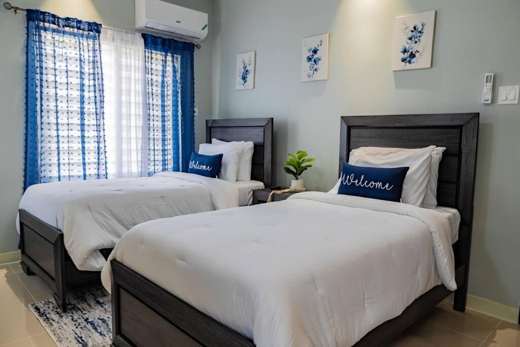 Pyramid Point Manor Villa Ocho Rios Ngoại thất bức ảnh