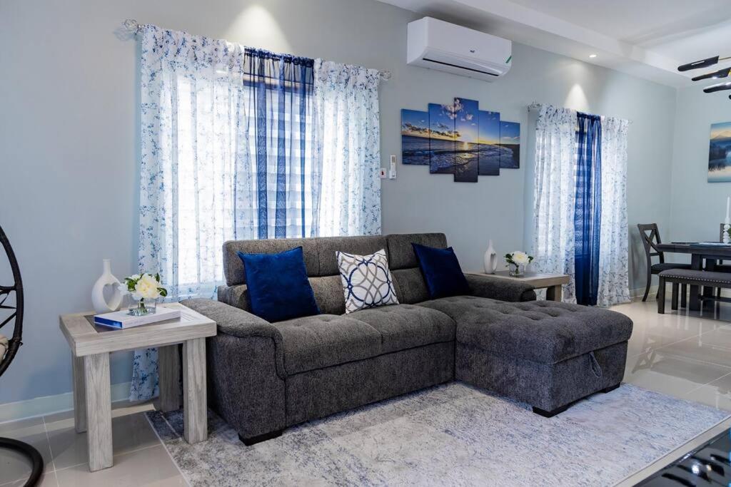 Pyramid Point Manor Villa Ocho Rios Ngoại thất bức ảnh